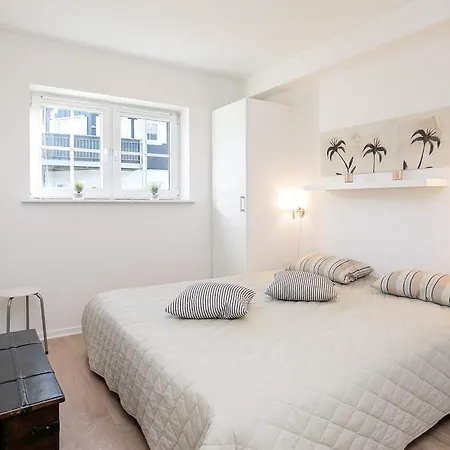 Xi Apartment *